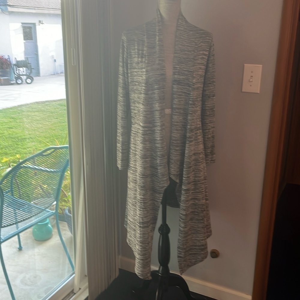 Edista open front cardigan size Large.  Black and white.  Excellent condition